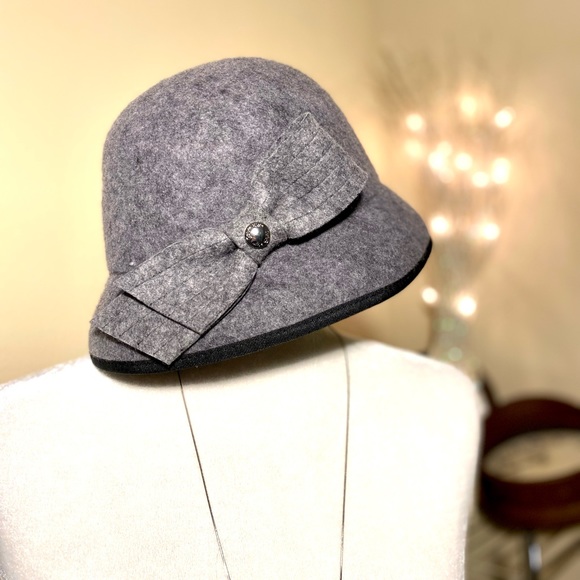 Calvin Klein Wool Classic Hat in Gray embellished  bow logotype in silver - Picture 2 of 10